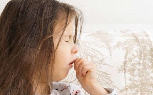 como diferenciar os tipos de tosse em criancas 1024x536